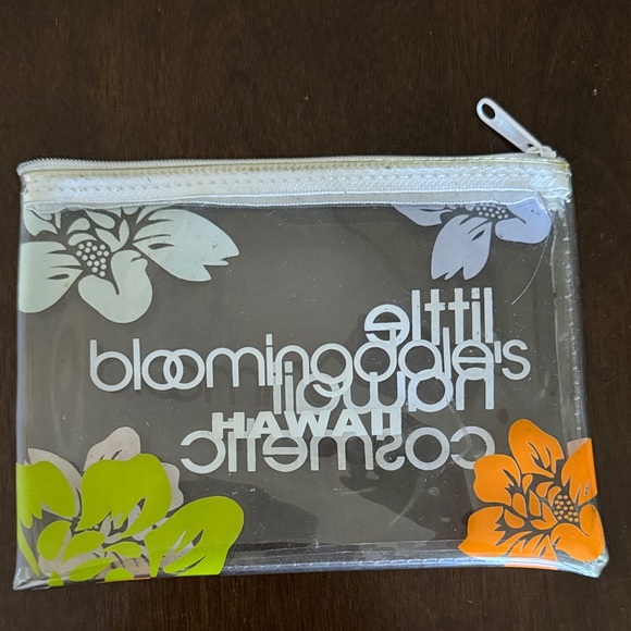 Bloomingdale's Hawaii Little Hawaii Cosmetic Bag Zip Pouch Hawaii Exclusive - Picture 1 of 8